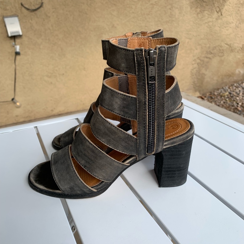 Corso Como distressed grey leather straps heeled sandals size 6M